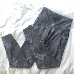 Old Navy Women Printed High-Waist Elevate Powersoft 7/8 Leggings